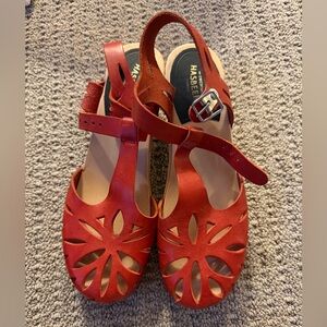 Swedish Hasbeens women's lacy platform sandal clogs red EU 37
